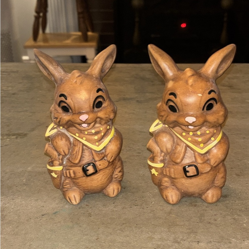 Vintage Twin Winton Bunny Rabbit Salt & Pepper Shakers
